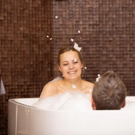 Prázdninový areál Ikuna Naturresort 4*